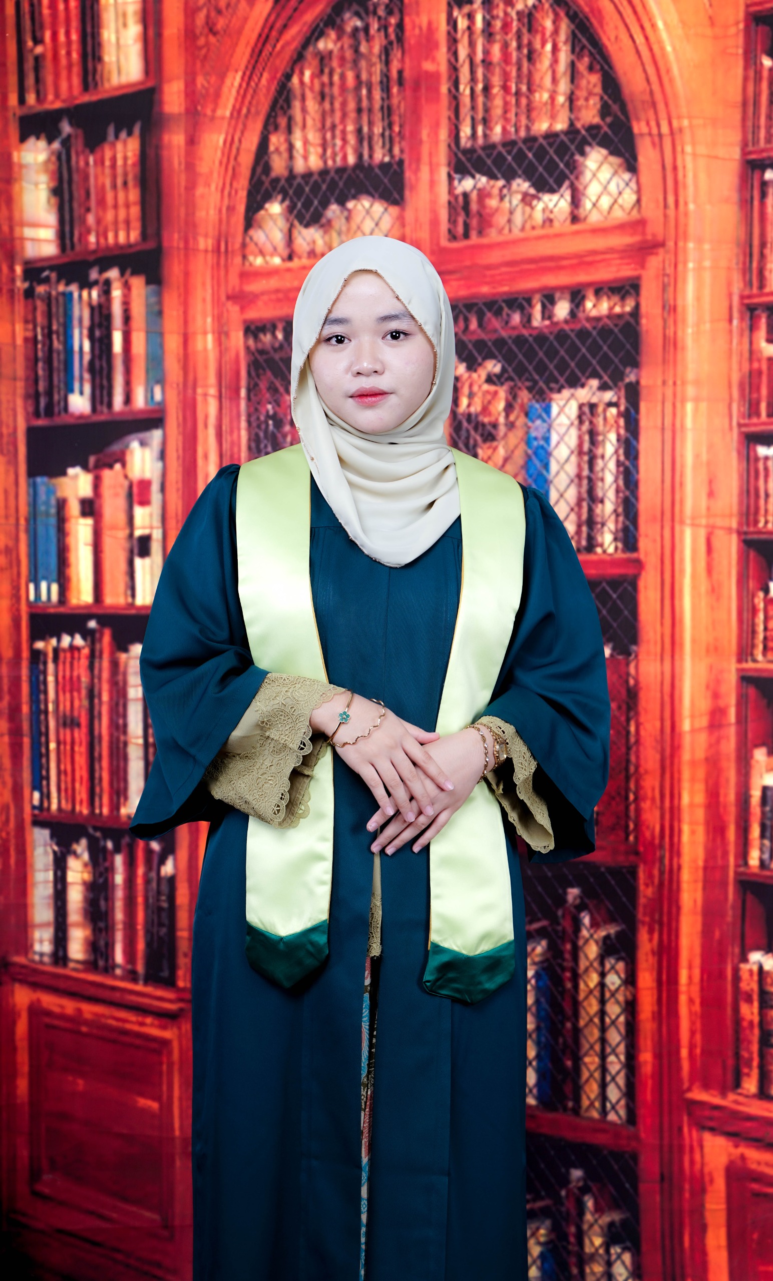 Portfolio graduation candid session